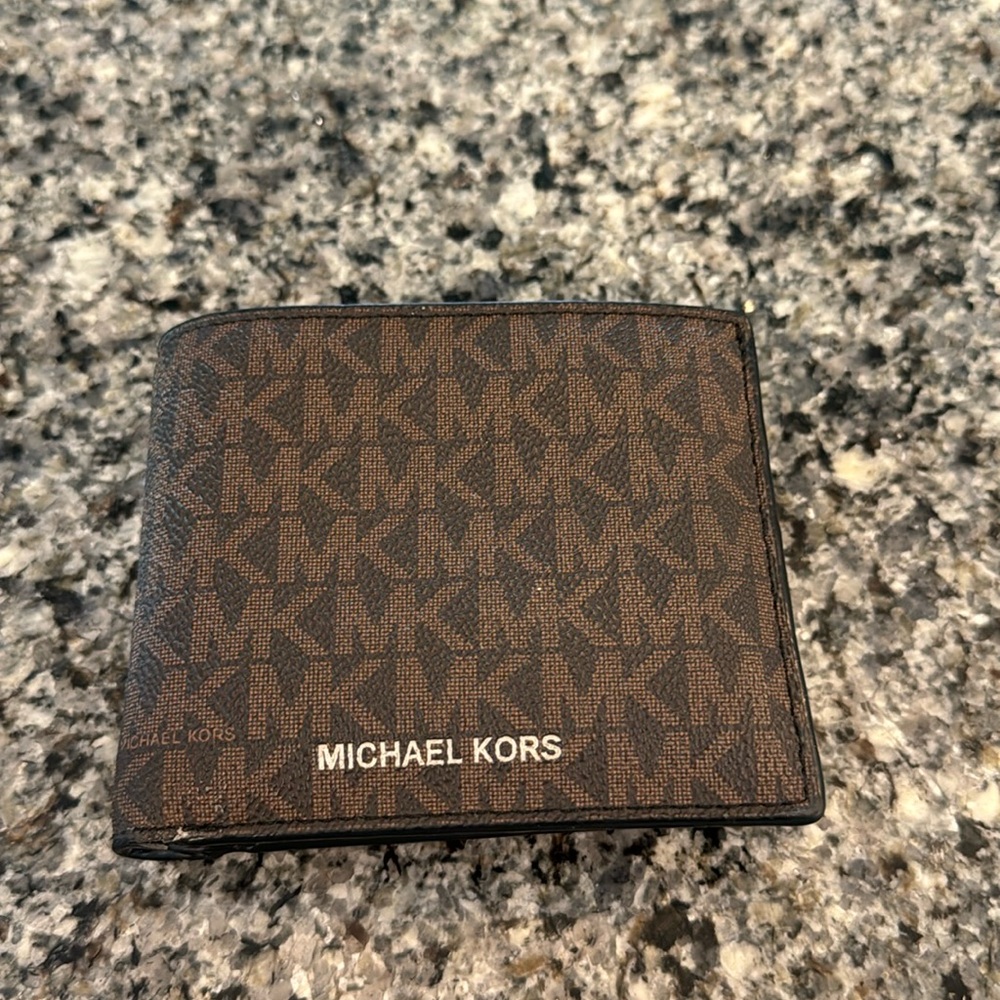 Micheal Kors Men’s Wallet